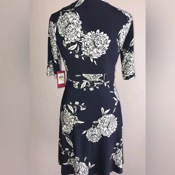 NWT VINCE CAMUTO Navy Floral Wrap Polyester Dress Size 8 - Picture 3 of 3